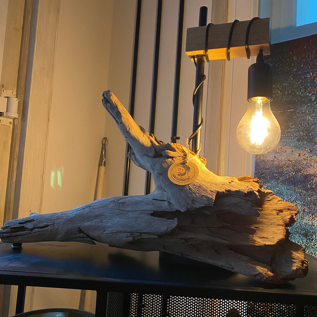 Tischleuchte handmade mit hängender Glühbirne auf hochwertigem Holzfuß - Einzelstück
